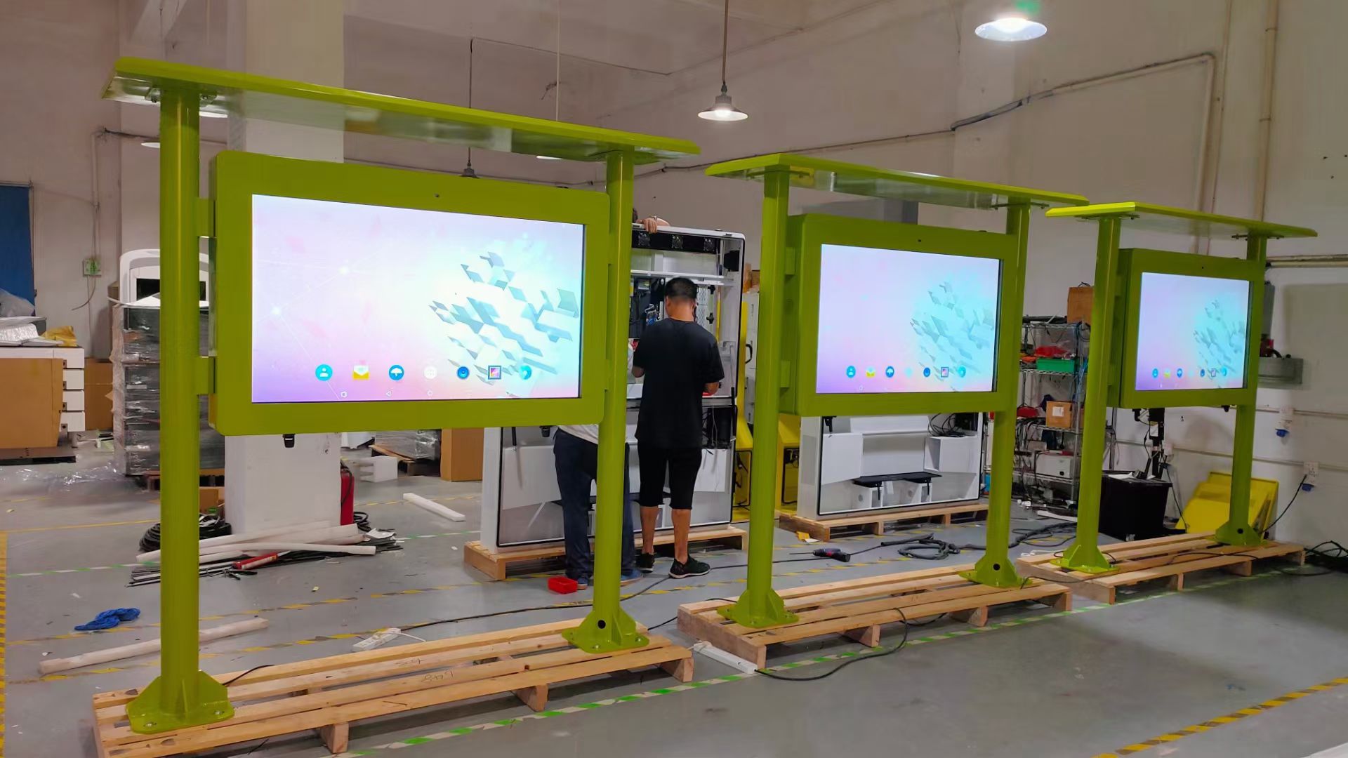 86寸/98寸大尺寸4K超清户外数字标牌广告机触摸机(图12)