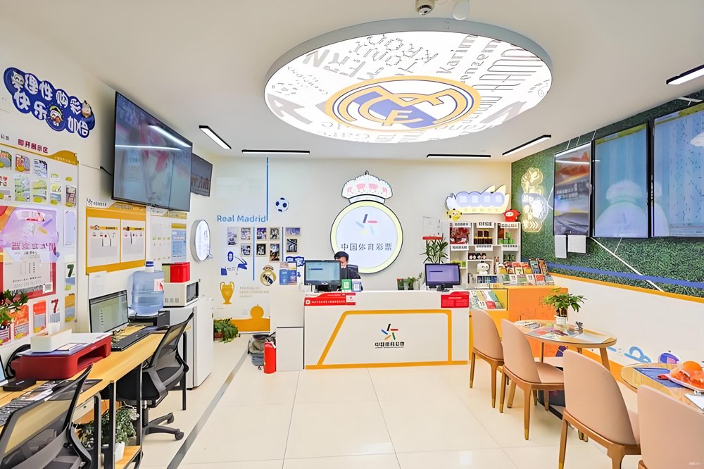 数字标牌选型：从体彩店到乡村，“满天星发布系统 + 主板” 适配指南